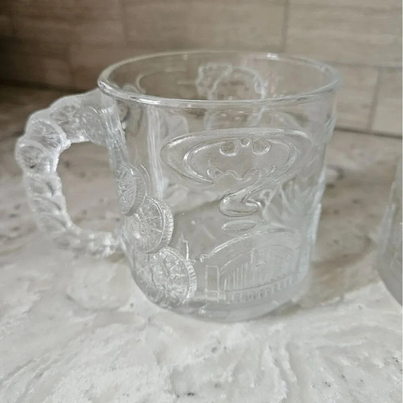 Set of 2 Vintage 1995 McDonald's Batman Forever Two-Face 3D Glass Mugs - Picture 3 of 4